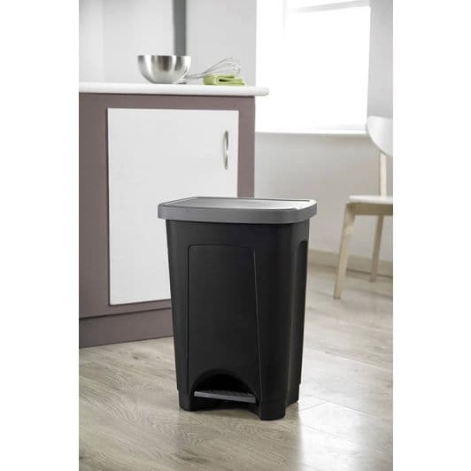 Poubelle plastique à pédale 50L