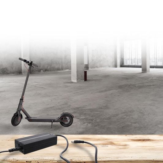 Chargeur universel TNB pour trottinette